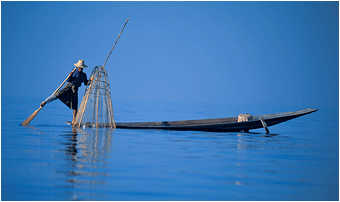 Bilder fra Burma / Myanmar. Fiskeren på Inle Lake. 
