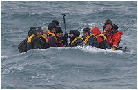 Naturfotografer i zodiac på Svalbard.